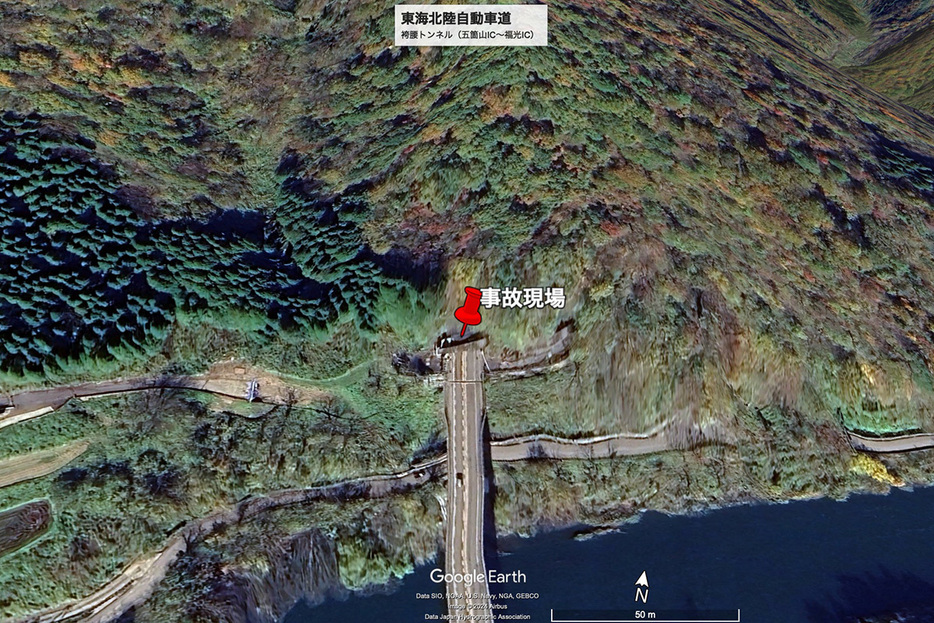 東海北陸道の事故現場付近（画像：Google Earth）