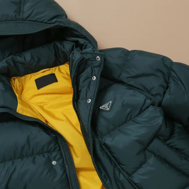 PRADA｜Cropped Re-Nylon Down Jacket