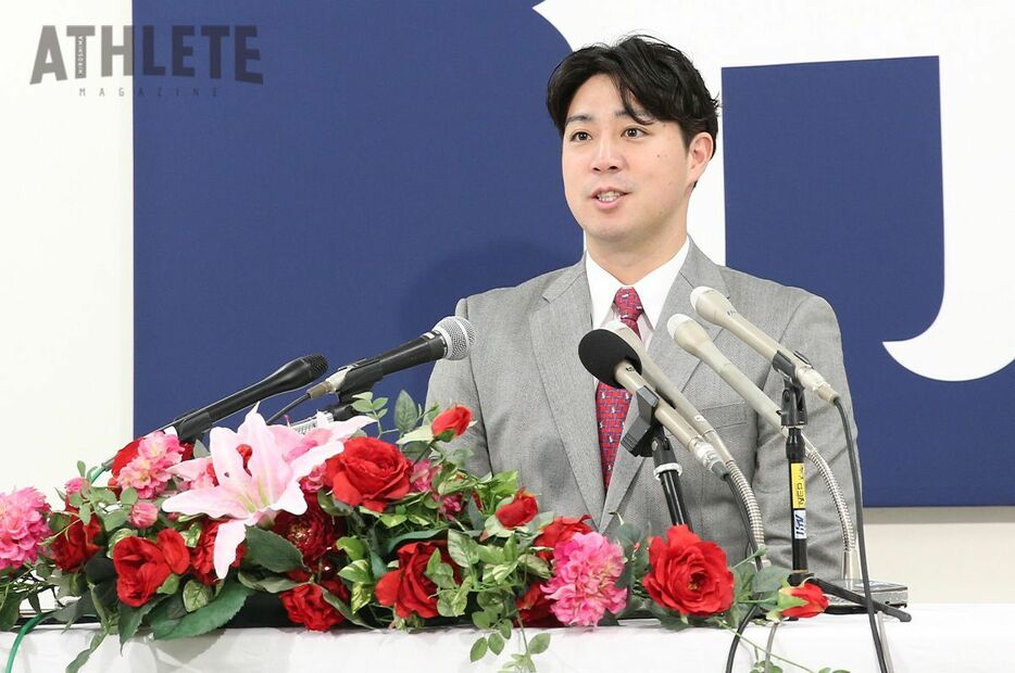 コーチ就任会見を行った、野村祐輔氏