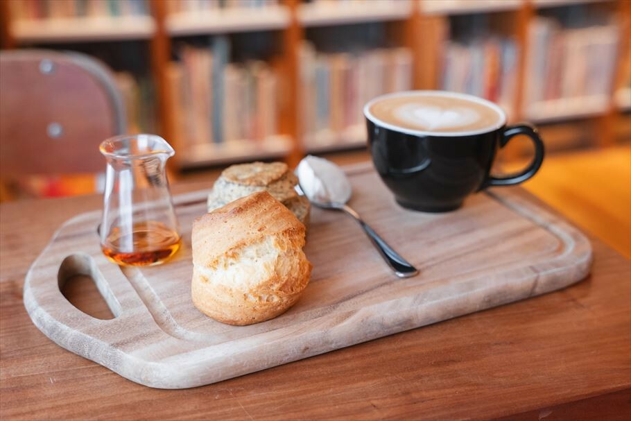 即売り切れちゃう「KAIDO books＆coffee」(品川)の“生スコーン”って？　 ブックカフェで楽しむ至福のスイーツとコーヒー時間