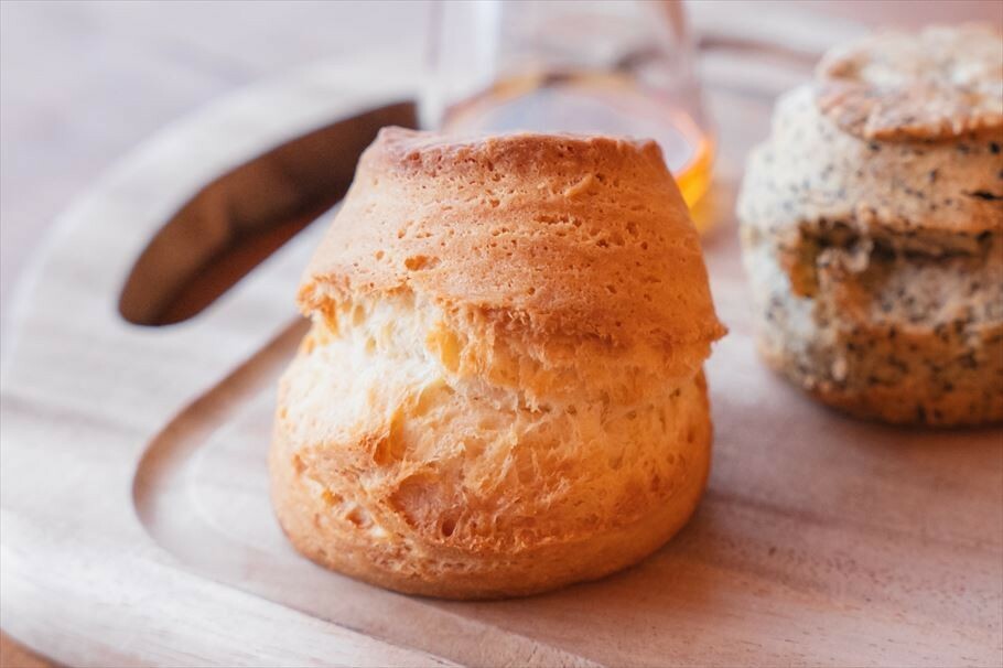 驚くほどのふわふわ食感！　クリームたっぷりの生スコーン