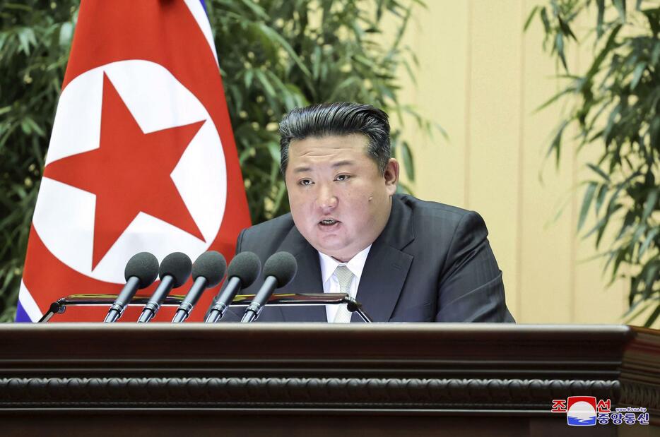 朝鮮人民軍の大隊長らによる集会で演説する北朝鮮の金正恩朝鮮労働党総書記＝15日、平壌（朝鮮中央通信＝共同）