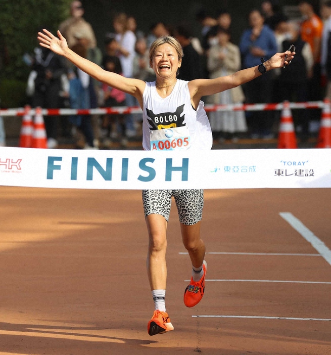 ※速報用＜MINATOシティハーフマラソン2024＞女子の部で優勝した山崎綾奈さん（撮影・松永　柊斗）