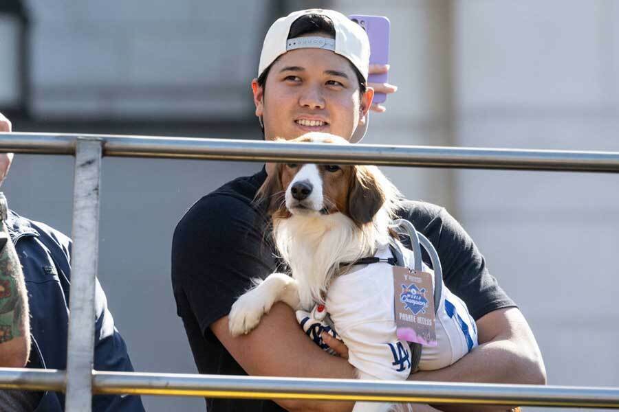 ドジャース・大谷翔平と愛犬デコピン【写真：Getty Images】