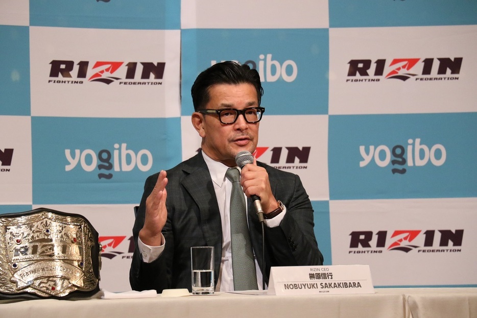 会見で「RIZIN DECADE」について語る榊原CEO