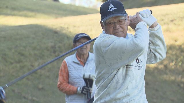 84歳の男性がゴルフの「エージシュート」を500回達成