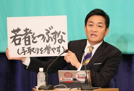 ネットを通じて勤労世帯や若者に訴求することに成功した国民民主党と玉木代表（写真：つのだよしお/アフロ）