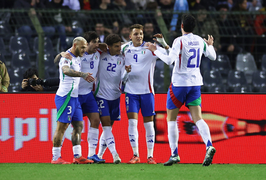 サッカーの欧州ＮＬは１４日、各地で試合を行い、リーグＡの２組ではイタリア（写真）とフランスが準々決勝進出を決めた（２０２４年　ロイター）