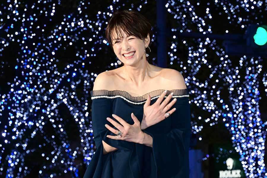 点灯式に出席した吉瀬美智子【写真：ENCOUNT編集部】