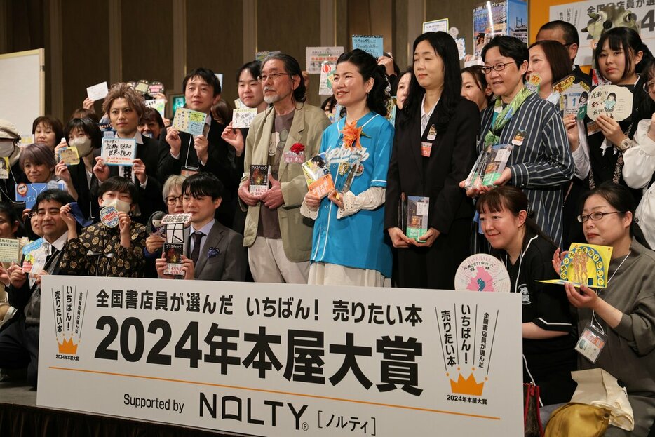 「2024年本屋大賞」の発表は4月10日。1次投票は全国530書店の736人の書店員、2次投票は342書店の443人の書店員の投票で決定された