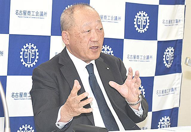 定例記者会見に出席した嶋尾会頭