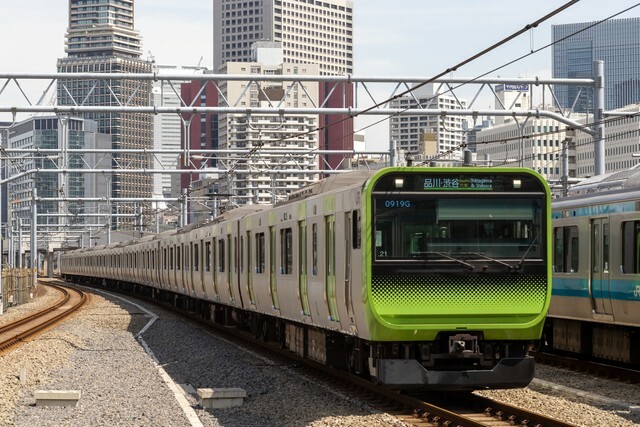 山手線E235系は4扉車だ(northsan/stock.adobe.com)