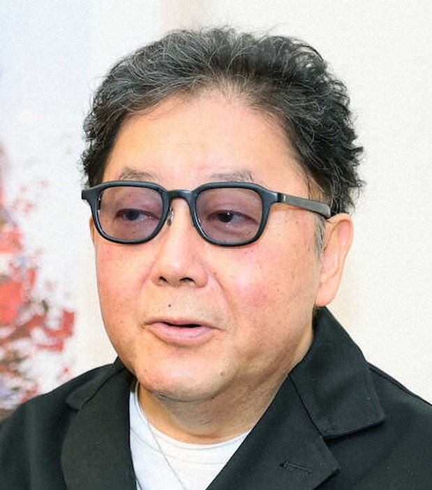 秋元康氏