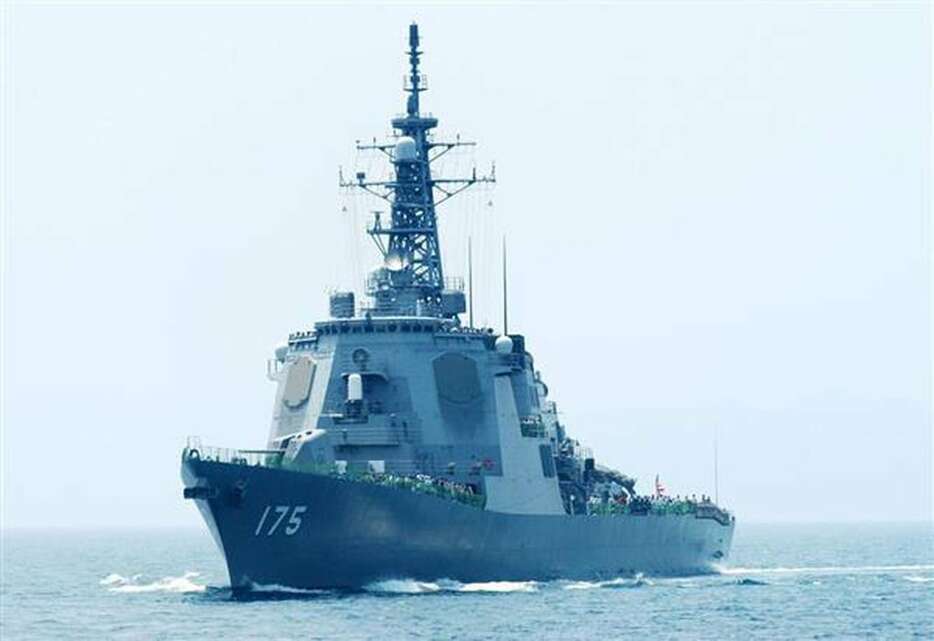 海上自衛隊のイージス艦「みょうこう」。イージス・アショアはこうしたイージス艦から船体など移動に必要な要素を取り去ったものといえる＝２００２年７月