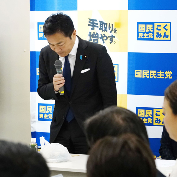 党の両院議員総会でも謝罪。でも、代表辞任も議員辞職も否定（Ｃ）共同通信社