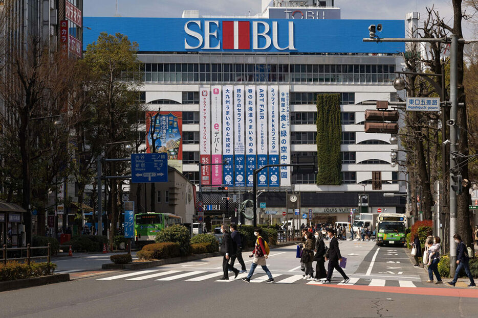 西武池袋本店（写真・共同通信）