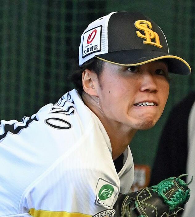 ブルペンで投球する星野恒太朗（撮影・穴井友梨）