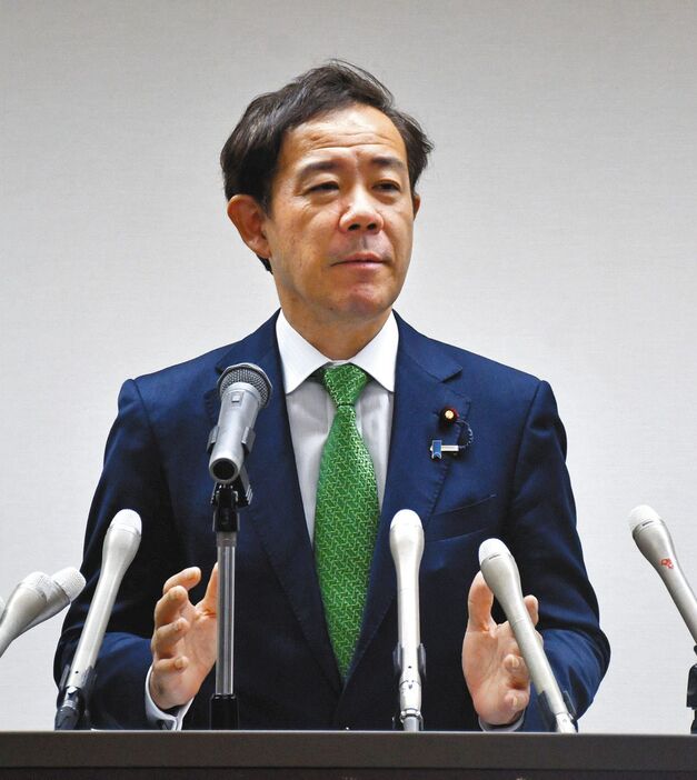 不適切な党員登録について会見で説明する田畑裕明衆院議員＝29日