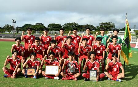 （資料写真）那覇西高校サッカー部