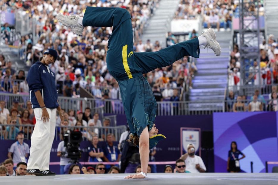 パリ五輪、ブレイキン女子。演技に臨むオーストラリアのレイチェル・ガン（2024年8月9日撮影）。【翻訳編集】 AFPBB News