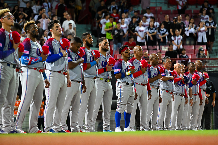 台湾の天母スタジアムで韓国と対戦しているキューバ代表【写真：Getty Images】