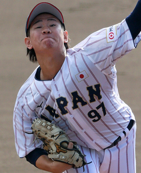 侍ジャパン対広島　侍ジャパン先発の井上温大（撮影・上山淳一）