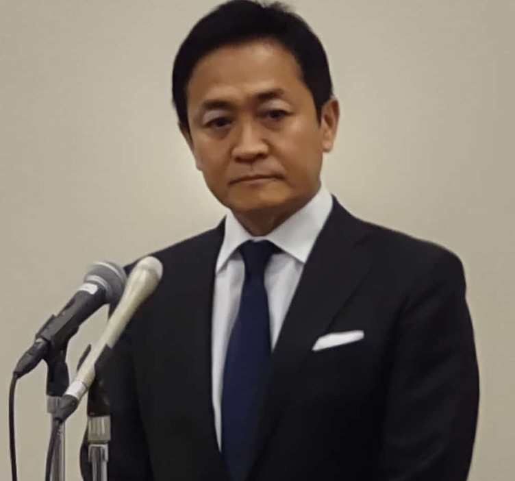 不倫報道を受け、神妙な表情で会見する国民民主党・玉木雄一郎代表