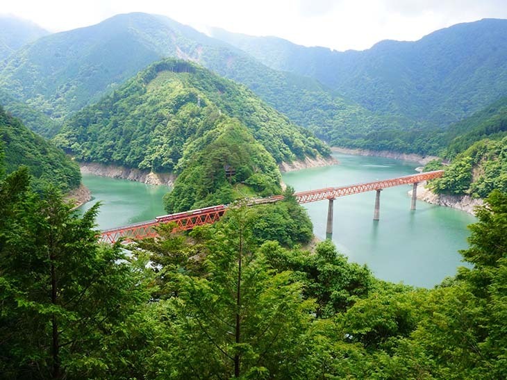 奥大井湖上駅。提供：静岡県観光協会