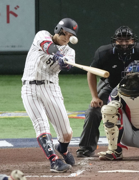 7回、小園が右越えに3ランを放つ＝東京ドーム