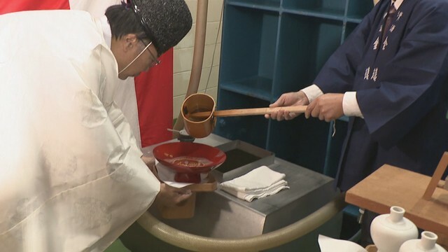 新酒の初しぼり　西野金陵多度津工場