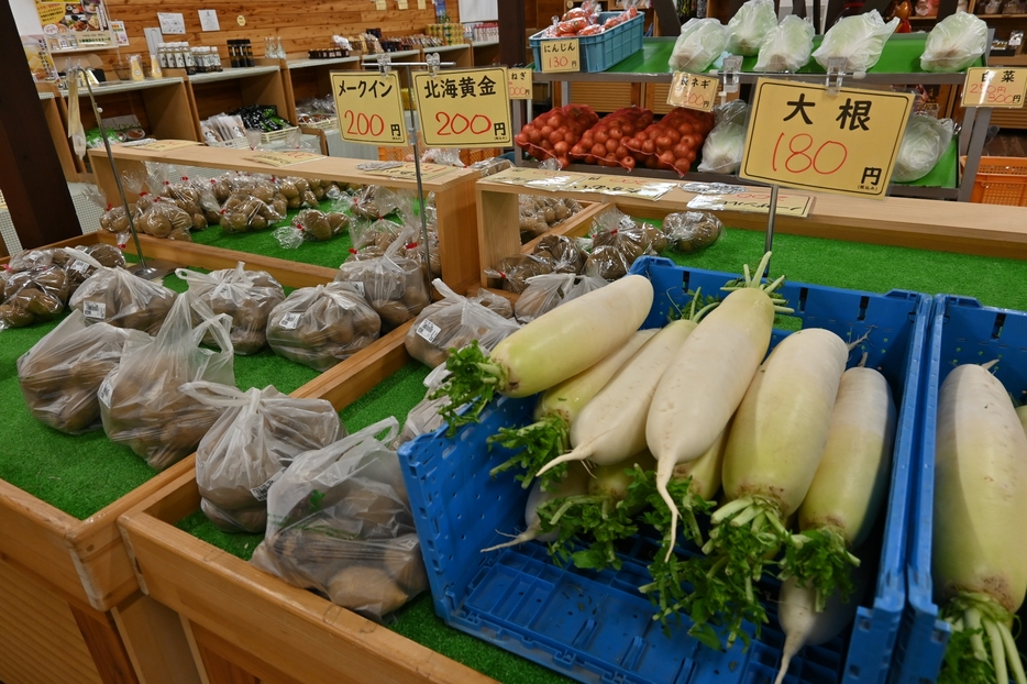 新鮮野菜が並ぶあんてぃー店内