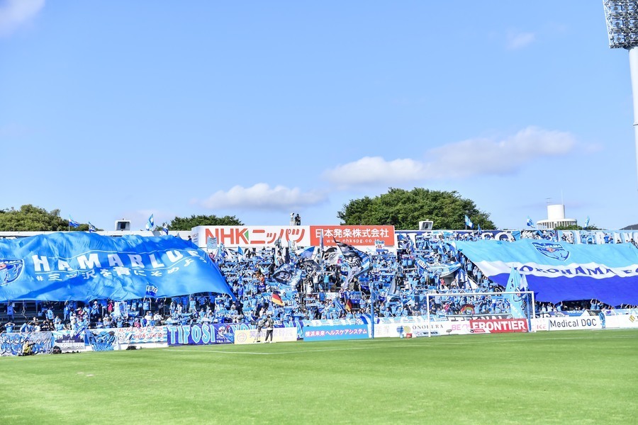 横浜FCのスタジアムMCがサッカーグラビアに挑戦した　撮影：中地拓也