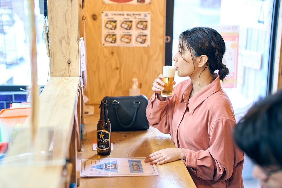 夜だけでなく昼間から27店で「ちょい飲み」できる