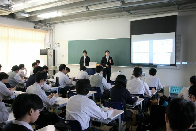 「SNS非行・被害防止教室」の様子（写真提供／中京大学）