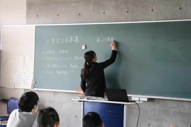 「SNS非行・被害防止教室」の様子（写真提供／中京大学）