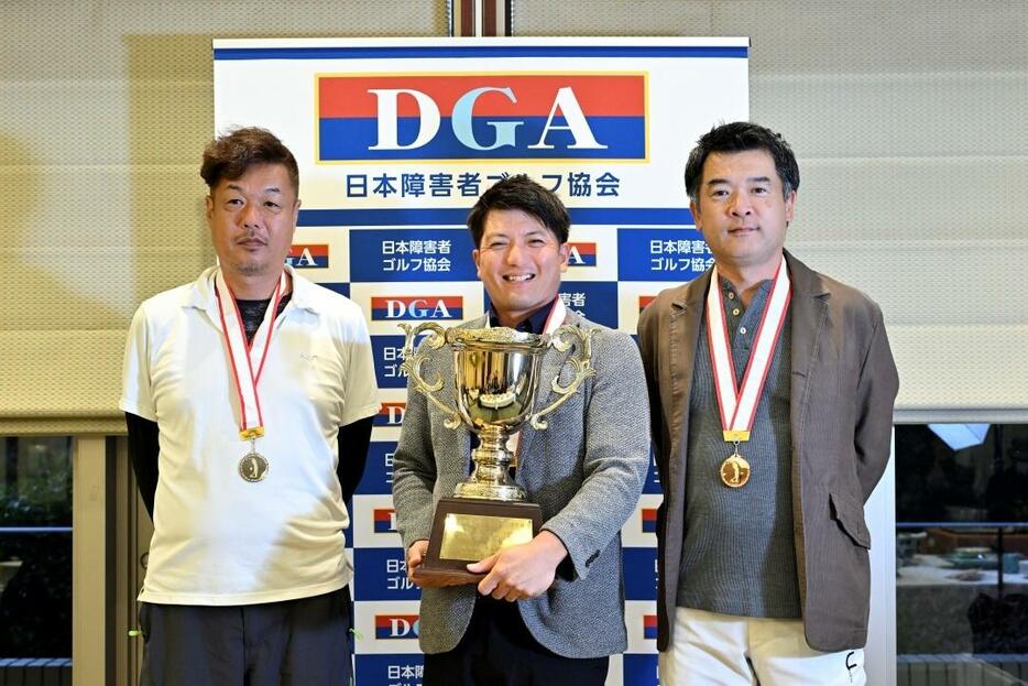 グランプリの部2位には東和生さん（右下腿欠損・写真左）、3位には伊藤寿さん（右下腿切断・写真右）。日々の努力の成果が出た