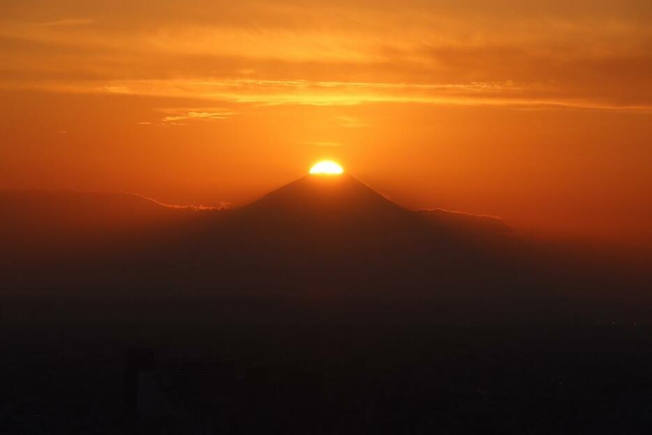 ダイヤモンド富士（写真提供＝サンシャインシティ）