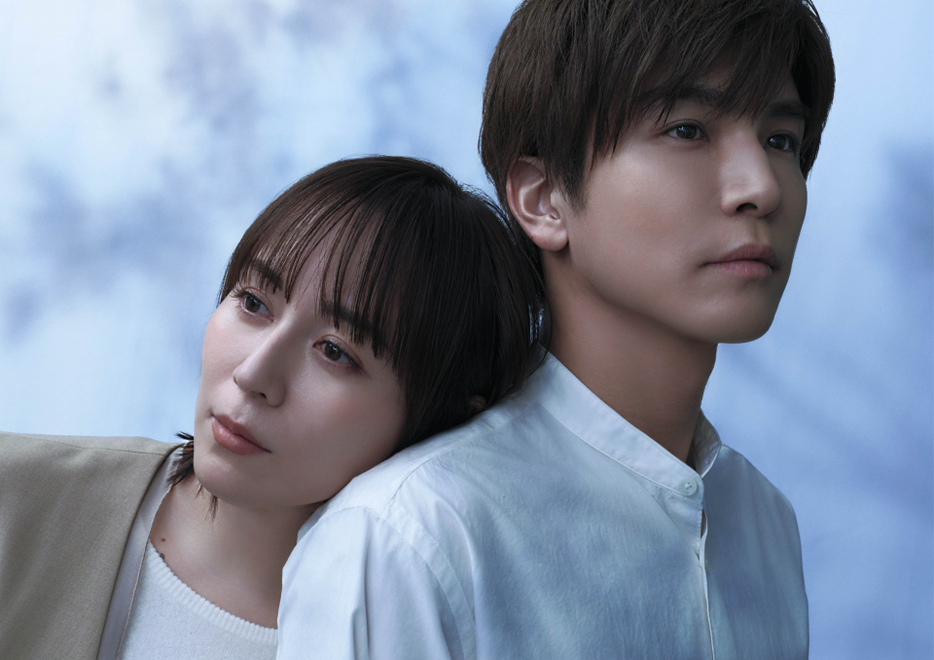 1月期連続ドラマ『フォレスト』にW主演する比嘉愛未、岩田剛典（C）ABCテレビ