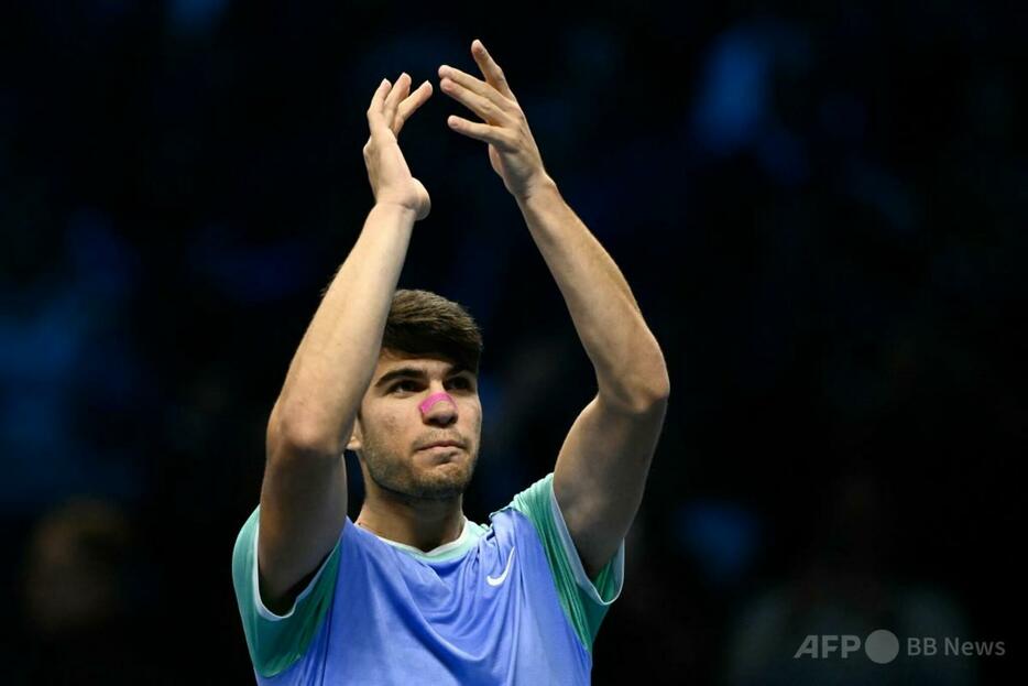 男子テニス、ATPファイナルズ3日目。勝利を喜ぶカルロス・アルカラス（2024年11月13日撮影）。【翻訳編集】 AFPBB News