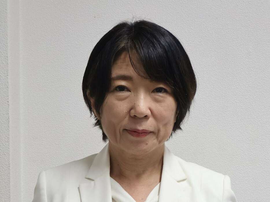 東真理子氏