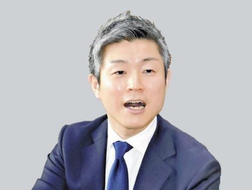 東修平氏