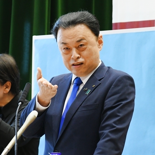 国民民主党に与党入りすべきだと主張する丸山達也知事＝島根県松江市殿町、島根県庁