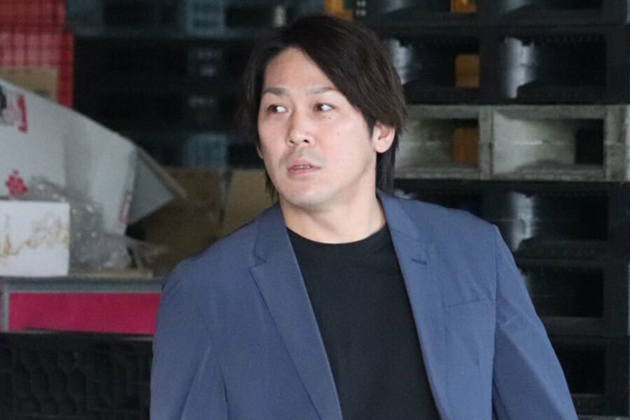 球団事務所を訪れたソフトバンク・甲斐拓也【写真：飯田航平】