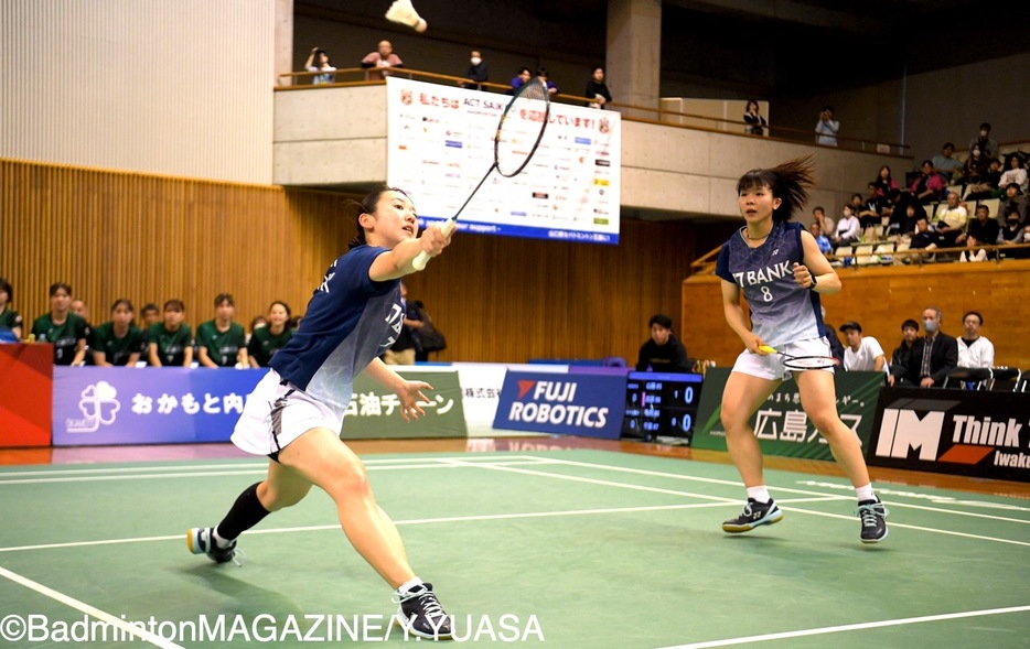 七十七銀行の毛利未佳（右）／千葉美采は、広島ガスのエースペアに勝利。チームの勝利へ向けての流れをつくった