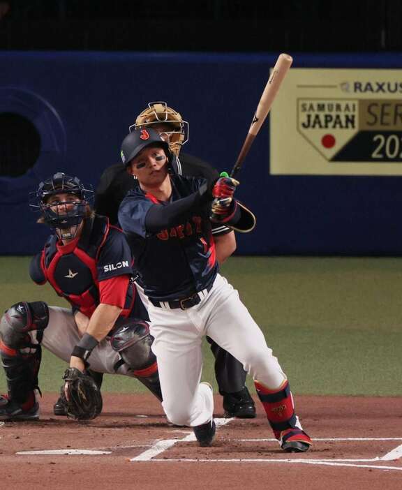 4番抜擢に即、初回の先制2ランで応えた森下＝10日、バンテリンドームナゴヤ