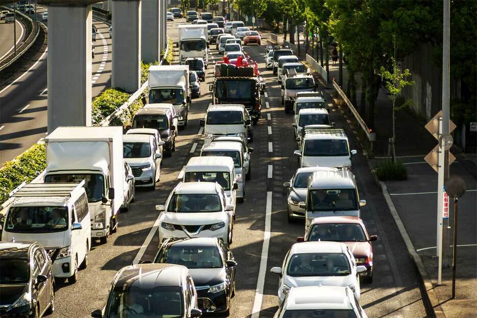 渋滞時、皆が車内でしていることとは