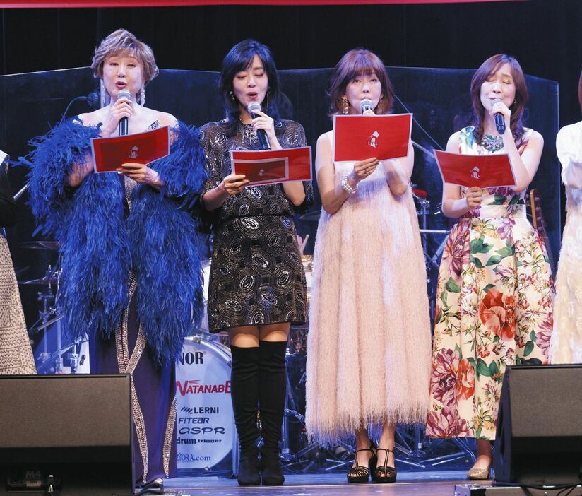 「音楽彩」で熱唱する（左から）小林幸子、早見優、松本伊代、森口博子