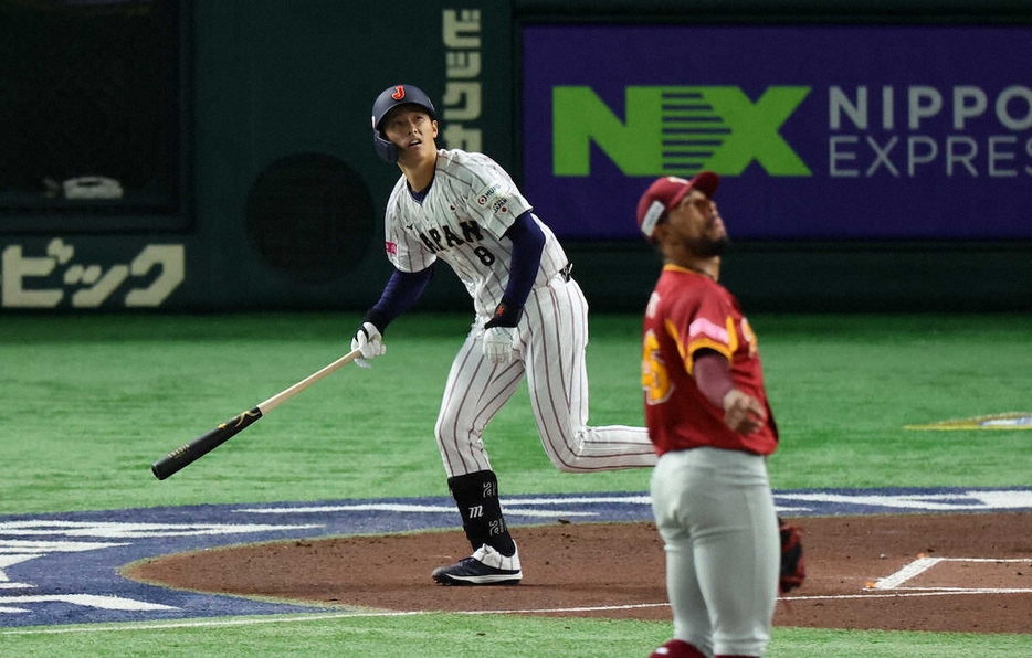 ＜日本・ベネズエラ＞初回、ピントから先制の適時二塁打を放つ辰己（撮影・光山　貴大）