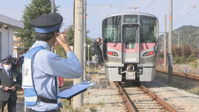 JR・警察・消防が踏切事故の対応訓練　玉野市