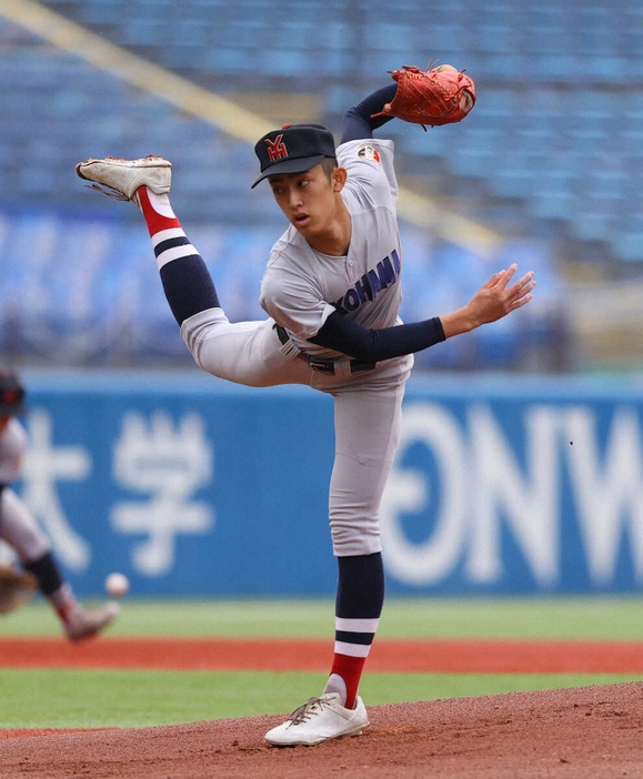 ＜明徳義塾・横浜＞横浜先発の織田（撮影・松永　柊斗）